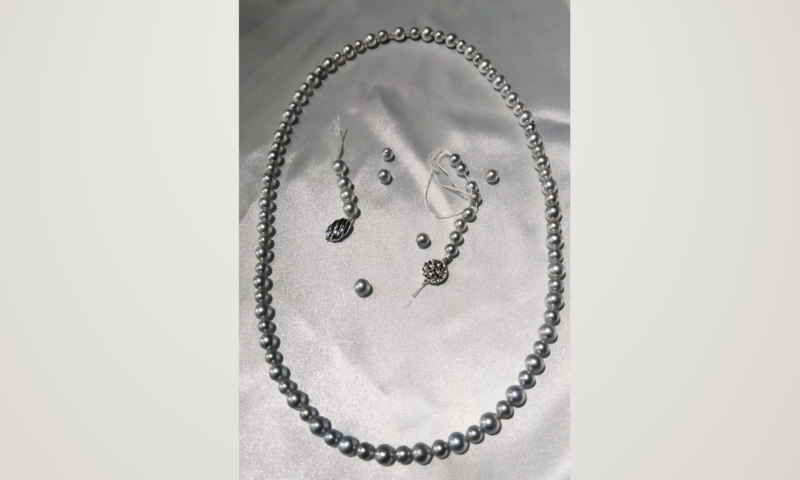 ２本のパール（真珠）ネックレスを１本のロングにリフォーム（作り変え）糸替え