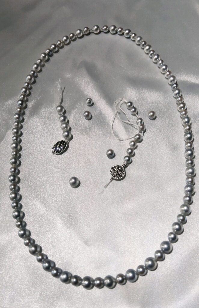 ２本のパール（真珠）ネックレスを１本のロングにリフォーム糸替え＠埼玉県所沢市スイショードー