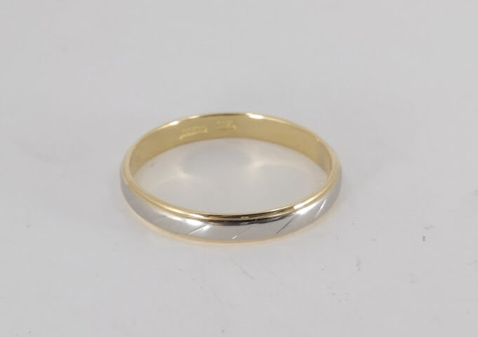 プラチナと18金（K18）コンビリングのサイズ直しをしました。＠埼玉県所沢市スイショードー