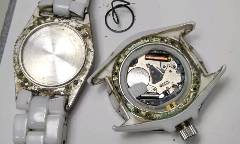 シャネルJ12コピー品か本物か分からない時計修理＠埼玉県所沢市スイショードー